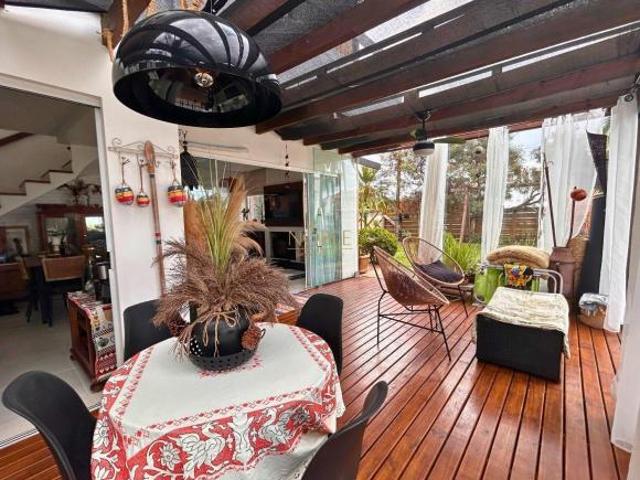 Casa à Venda no Bairro Centenário – 170 m², Terreno Amplo, Lareira e Hidromassag