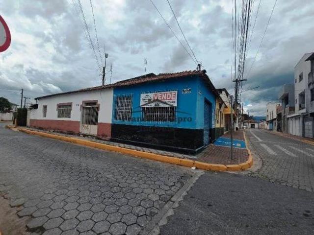 Casa à venda no bairro Centro Potim/SP