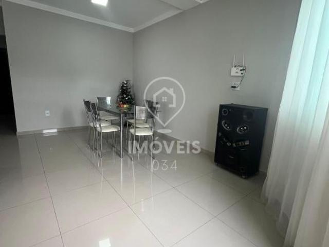 Casa à venda no bairro Fenícia