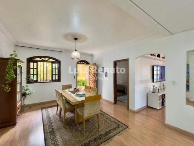 Casa à venda no bairro Fernão Dias