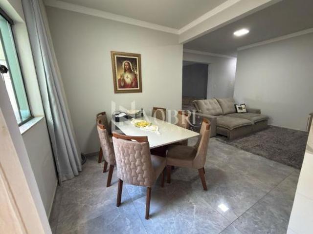 Casa à Venda no Bairro Iguaçu Amplo Quintal e Excelente Localização