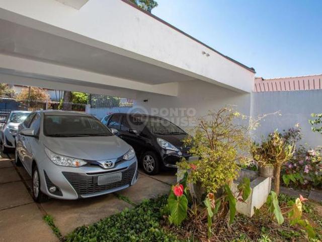 Casa à venda no bairro Jardim da Saúde, com 6 dormitórios, 1 suíte, 4 vagas