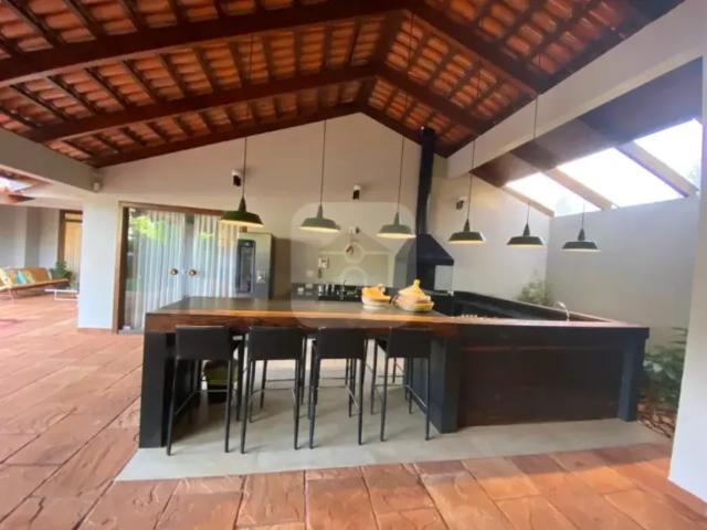 Casa à Venda no Bairro Jardim Karaíba