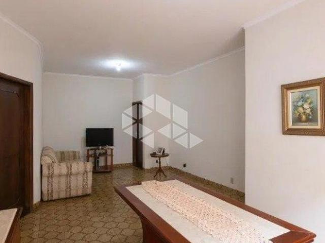 CASA Á VENDA NO BAIRRO JARDIM SÃO LUIZ, 3 QUARTOS, SENDO 1 SUÍTE, 2 VAGAS