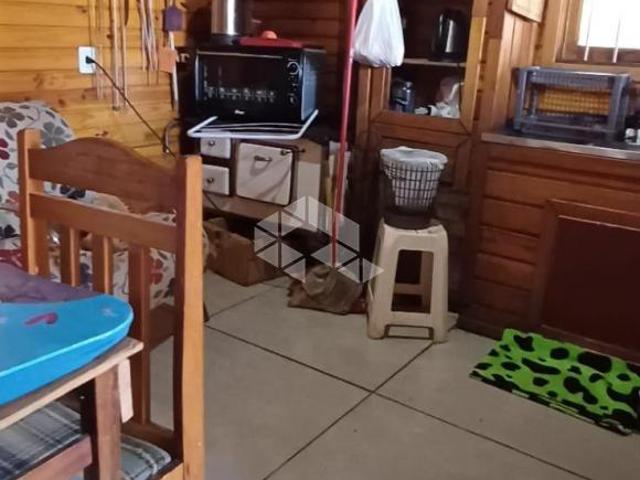 Casa à Venda no Bairro Pé de Plátano. 3 dormitórios, dois banheiros e garagem coberta