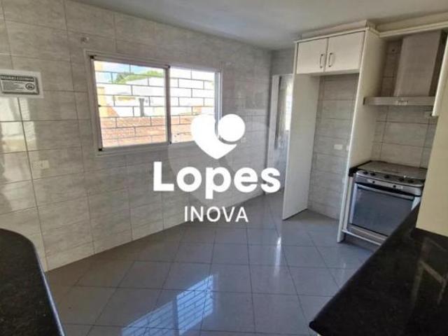 Casa à venda no bairro Santa Quitéria, Curitiba. Uma casa completa para quem valoriza conforto