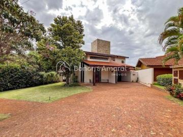 Casa à venda no Barão do Café com 3 suítes e amplo terreno