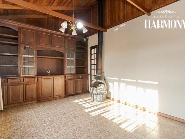Casa à venda no Guaíra – Curitiba/PR | Espaço, conforto e quintal que faz a diferença R$ 870.000