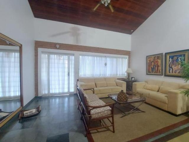 Casa à Venda no Iate Clube de Americana, 4 Dorms, 247m²