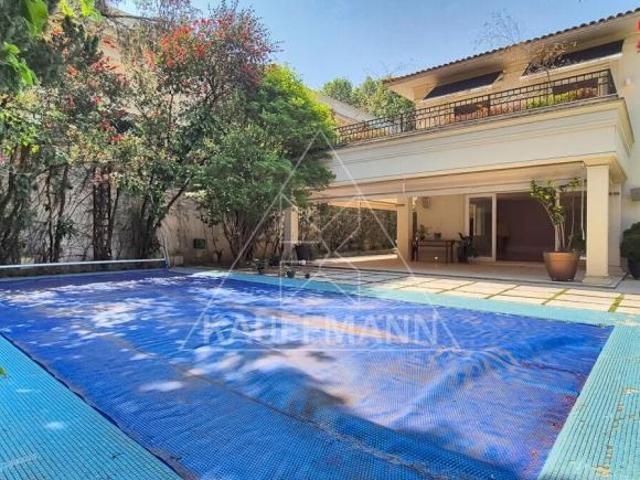 Casa à Venda no Jardim América 4 Suítes 6 Vagas 580m² de Área Construída