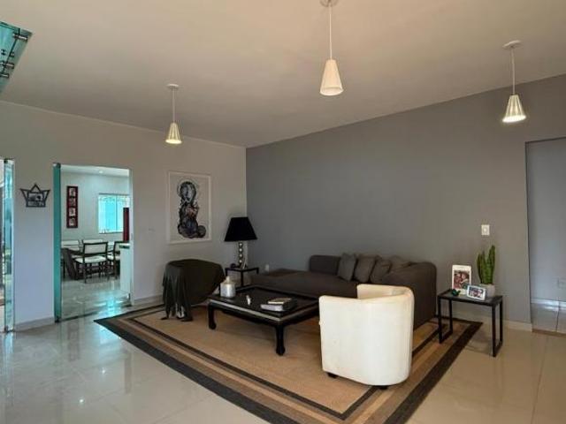 Casa à Venda no Jardim Botânico, 4 Suítes e Vista Livre