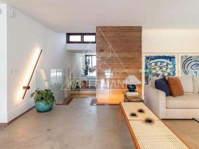Casa à Venda no Jardim Guedala 3 Quartos Suítes 3 Vagas 608m² de Área Construída