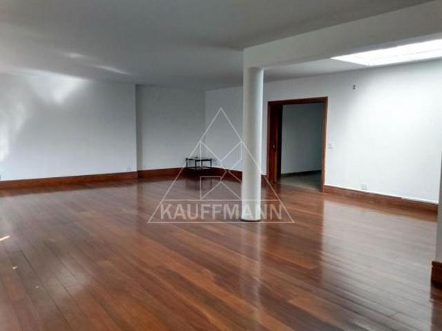 Casa à Venda no Jardim Guedala 5 Suítes 10 Vagas 1080m² de Área Construída