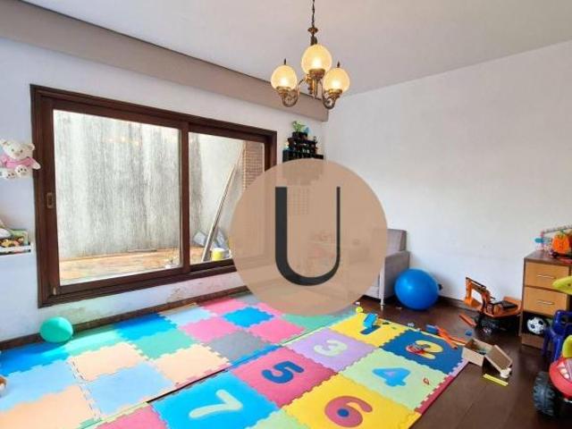 Casa à venda no Jardim Guedala com 7 dormitórios, 3 suítes, piscina e 6 vagas