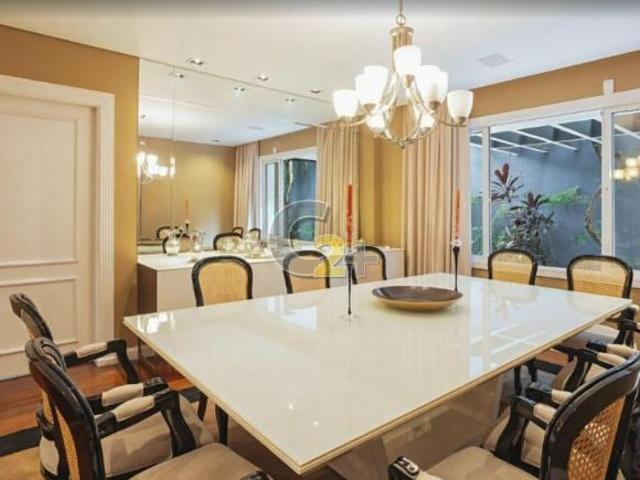 Casa á venda no Jardim Guedala Morumbi, 4 suítes, piscina 8 vagas de garagem