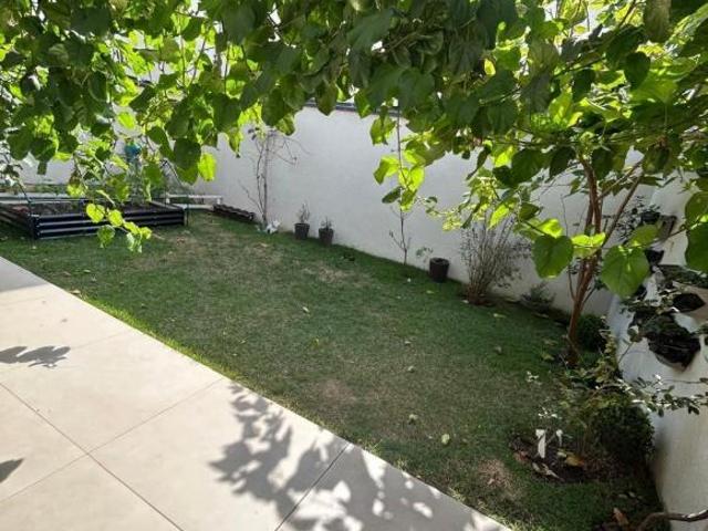 Casa à venda em condomínio 3 dormitórios, suíte com closet, área gourmet e muito contato com a