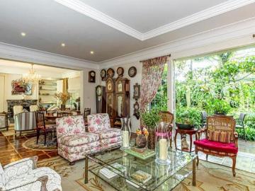 CASA À VENDA NO JARDIM LUZITÂNIA