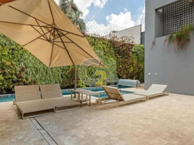 Casa á venda no Jardim Paulista 7 suítes e 4 vagas de garagem