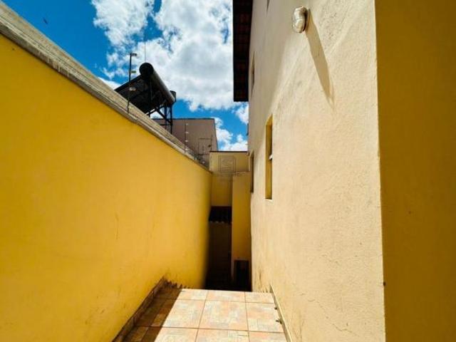 Casa à Venda no Jardim Vitória, 4 quartos, 1 suíte, 275m²