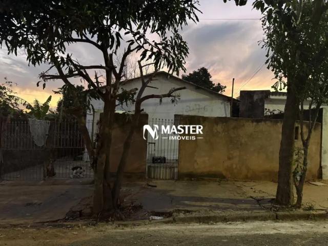 Casa a venda no Jd. Nacional, para reforma ou demolição
