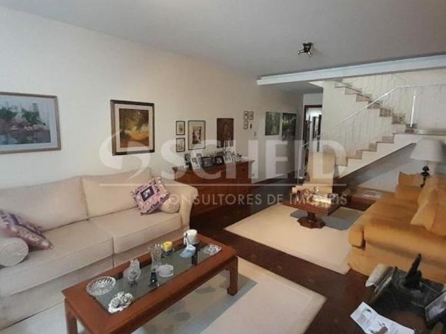 Casa a venda no Jd Umuarama com 177m, 3 dormitórios, 1 suíte e 2 vagas