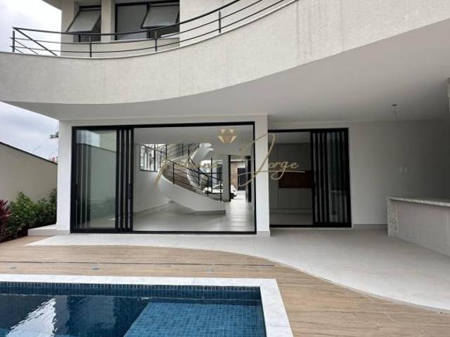 Casa à venda no Mont’Alcino em Valinhos – 3 suítes amplo terreno