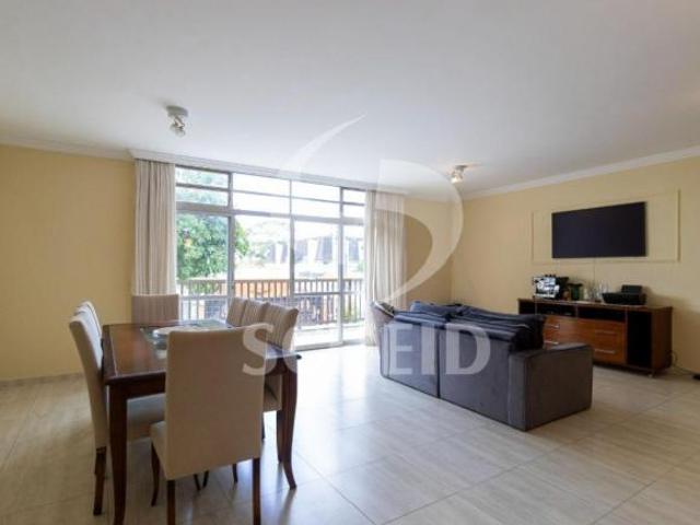 Casa á Venda no Morumbi com 294m², 4 quartos sendo 1 suíte, 4 vagas