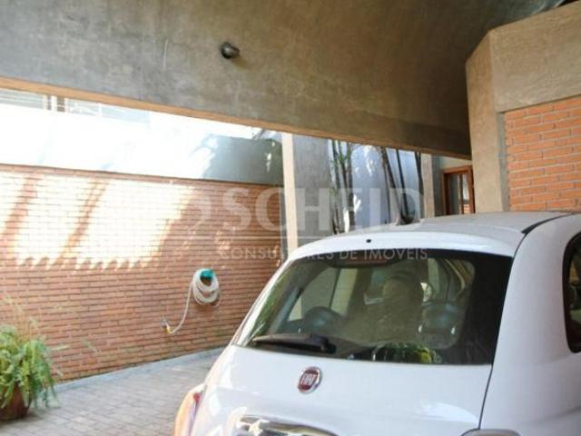Casa á Venda no Morumbi com 390m², 4 quartos sendo 2 suítes, 3 vagas