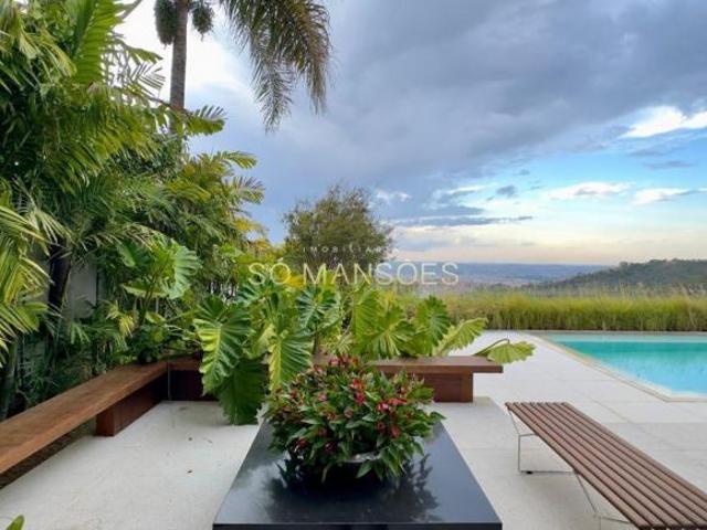 Casa à Venda no Mangabeiras, Belo Horizonte — 400m², 3 Suítes, Piscina, Sauna e Vista Deslumbrante