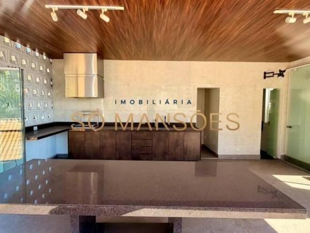 Casa à Venda no Santa Lúcia, Belo Horizonte — 298m², 4 Suítes, Espaço Gourmet e Vista da Cidade