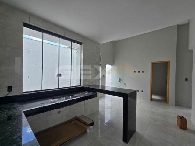 Casa à venda no Santa Rosa, 3 quartos, 1 suíte com closet e 4 vagas