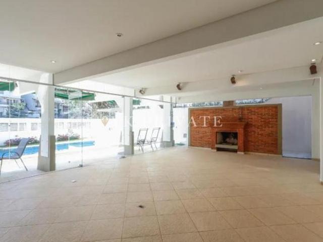 Casa à venda no Sumaré com 359m²  3 dormitórios, 1 suíte, 6 vagas de garagem