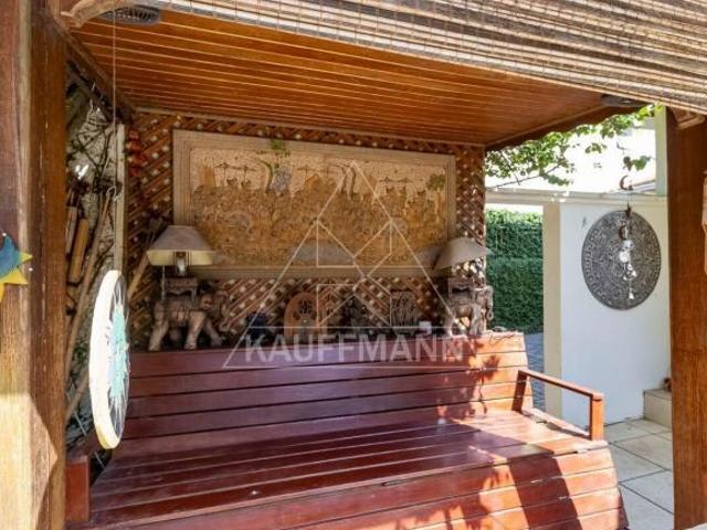 Casa à Venda no Pacaembu 4 Quartos 1 Suíte 3 Vagas 350m² de Área Construída