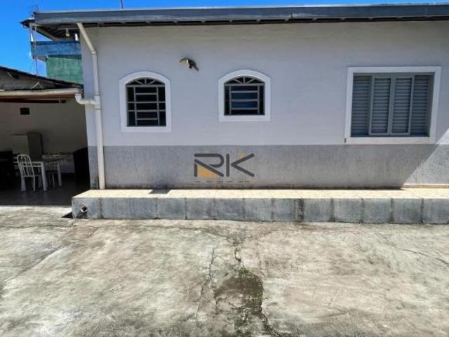 Casa à venda no Pereque Açú com edícula