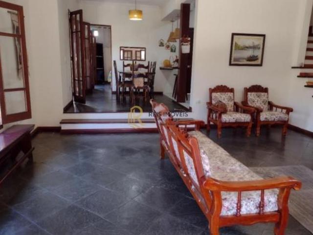 Casa à venda no Perequê Açu próximo ao centro e a praia