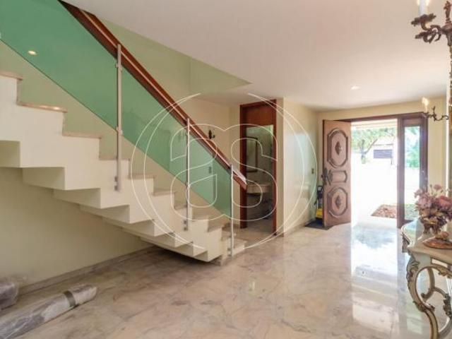 Casa à venda no Planalto Paulista com 340m², suíte, 6 vagas e amplo terreno