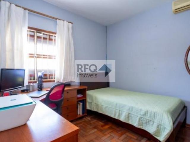 Casa á venda no Planalto Paulista com 3 dormitórios, 6 vagas de garagem