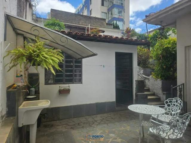 Casa à venda no Prado, BH – 4 quartos, frente, 3 vagas e varanda gourmet