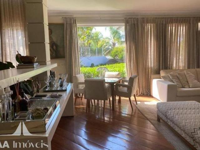 CASA À VENDA NO TAMBORÉ 2 | 4 SUÍTES, PISCINA, JACUZZI E 654 M² CONSTRUÍDOS