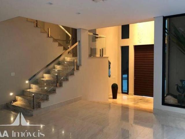 CASA À VENDA NO TAMBORÉ 3 | 5 SUÍTES, ELEVADOR E PISCINA