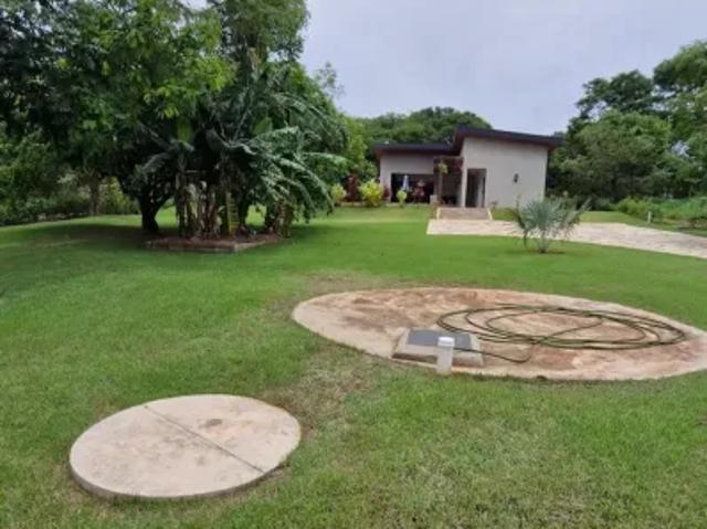 Casa a venda no terreno de 2400m com 3 quartos, mobiliado, equipado, pronto para usufruir