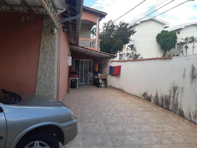 CASA Á VENDA NO VALPARAÍBA