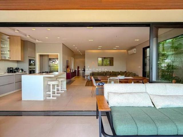 Casa à venda no Village La Montagne, com 3 suítes, automação residencial Alexa