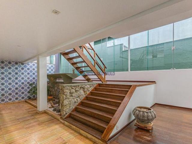 Casa a venda na Aclimação projetada por João Batista Vila Nova, uma obra de arte