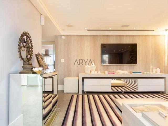 Casa à venda na AV. Vicente Machado Batel ARYA1