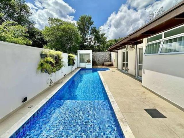 Casa Térrea de Alto Padrão na Granja Viana | 3 Suítes, Piscina e SPA