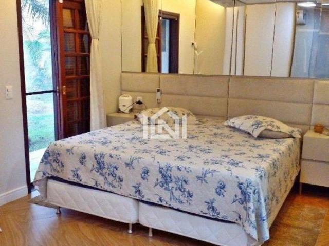 Casa à venda na Granja Viana