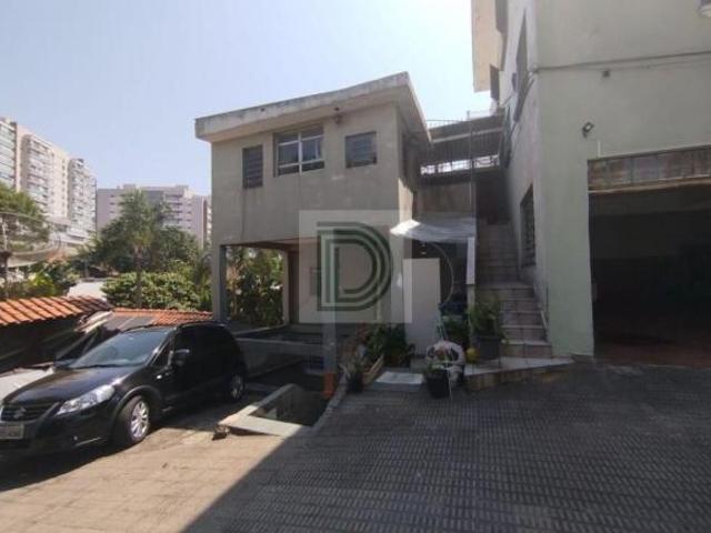 Casa à Venda na Lapa | 4 Dormitórios | Terreno Amplo | Excelente Oportunidade para Investimento
