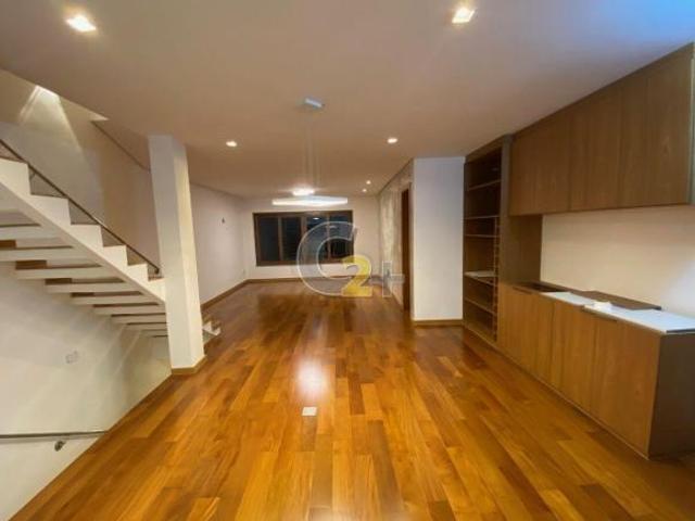 Casa à venda na Sumaré com 3 quartos, sendo 1 suíte e 2 vagas