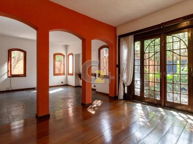 Casa à venda na Sumaré com 3 suítes e 2 vagas